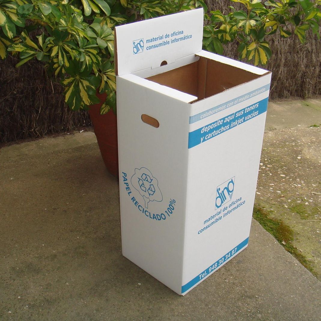 papelera de cartón reciclado